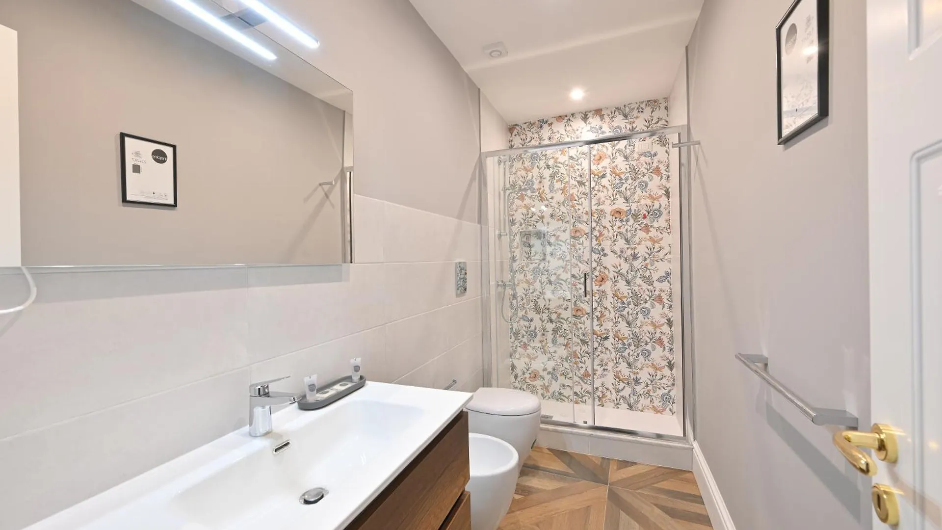 Toledo 424 Suite Naples