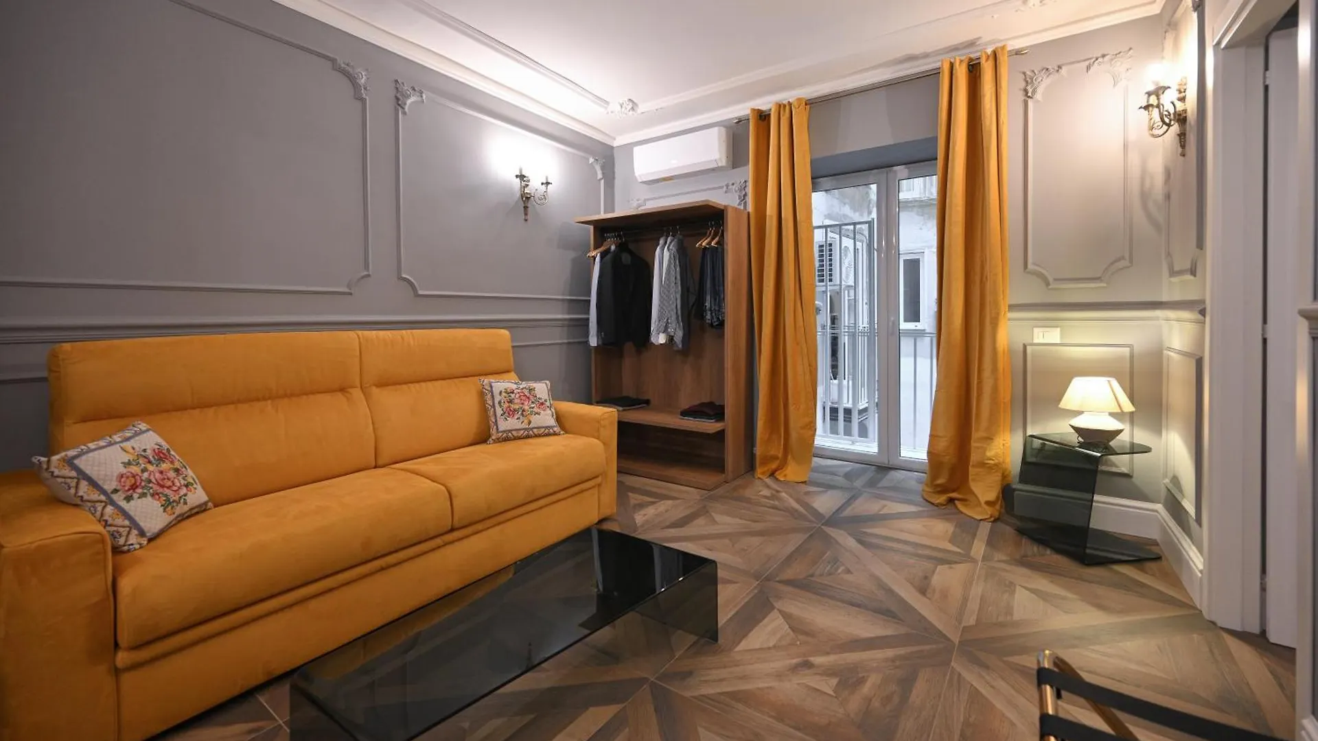 Toledo 424 Suite Naples 0*,  Italy