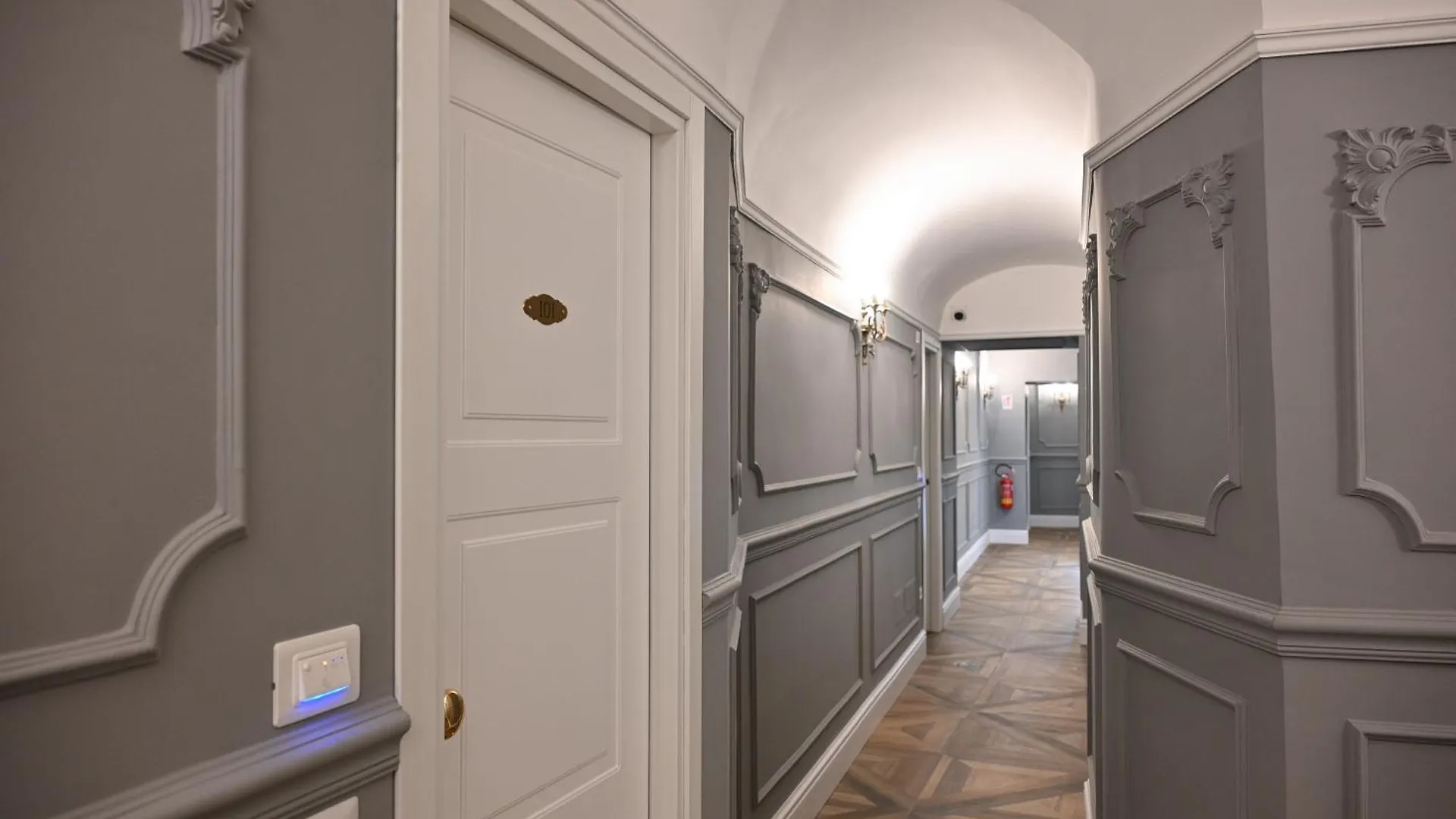 Toledo 424 Suite Naples Italy