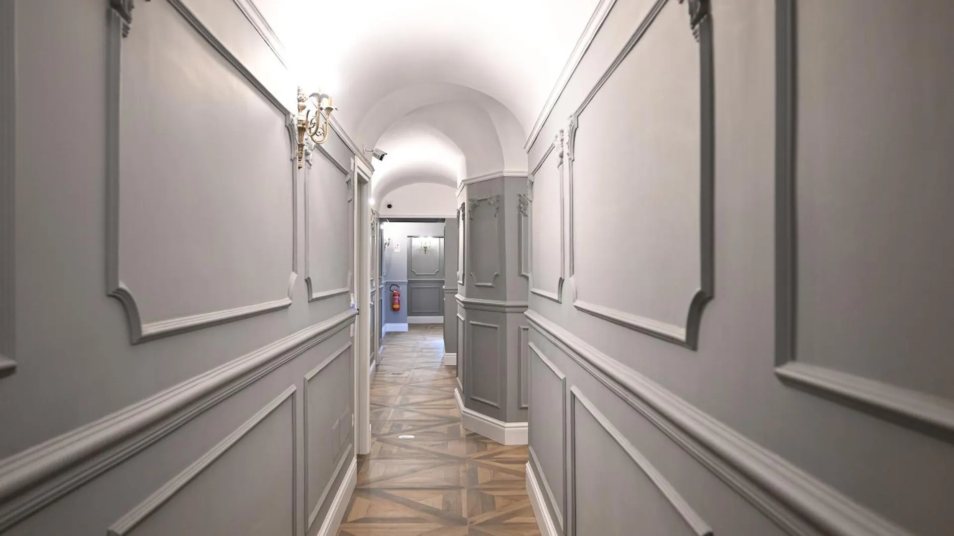 Toledo 424 Suite Naples