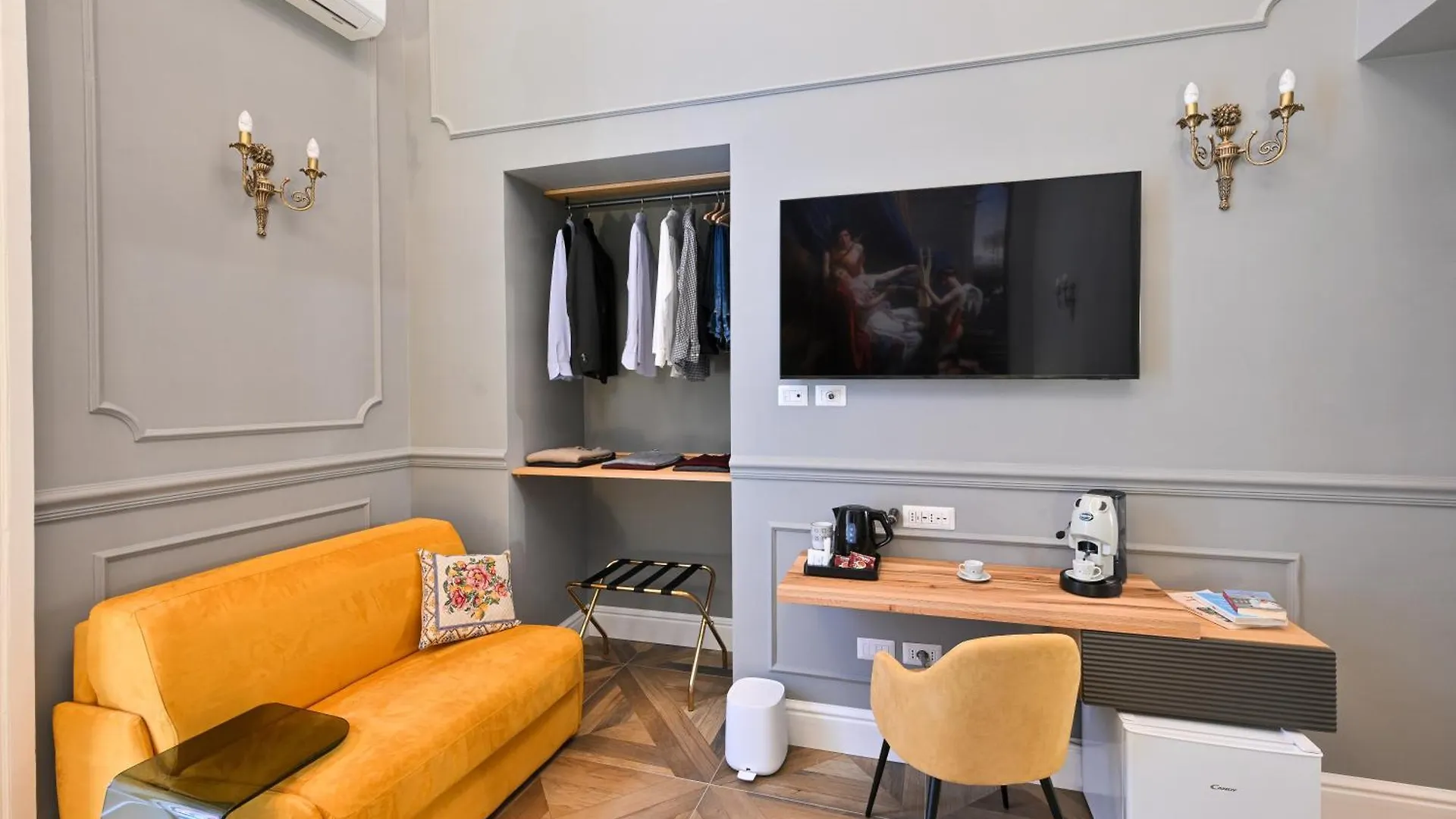 Toledo 424 Suite Naples
